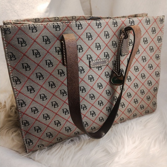 Dooney & Bourke Handbags - Authentic Dooney & Bourke purse handbag